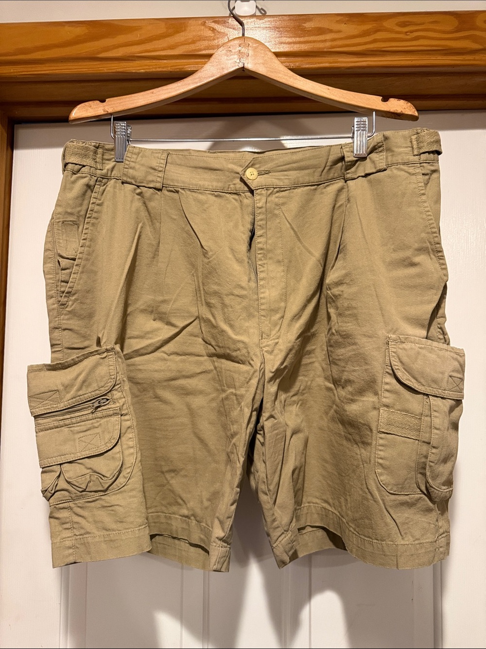 Men's Tan Cargo Shorts with Multi-Pocket Utility